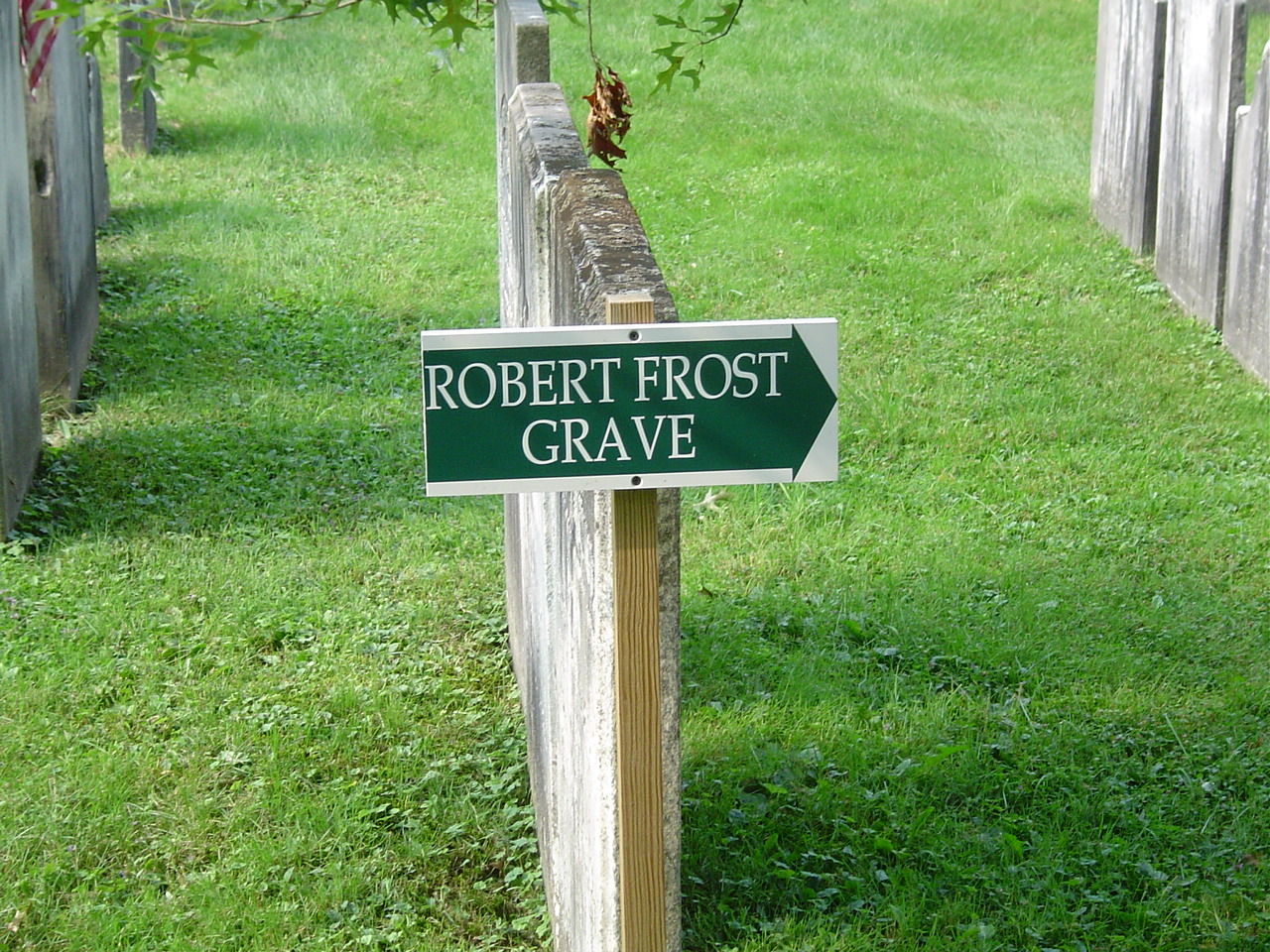 Sign to grave